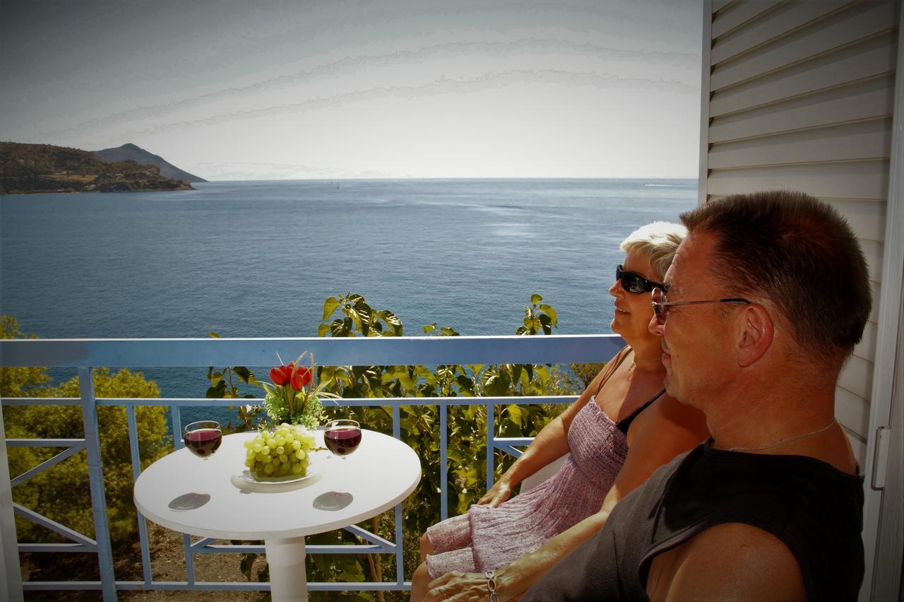 Kavos Bay Seafront Hotel Agia Marina  Bagian luar foto