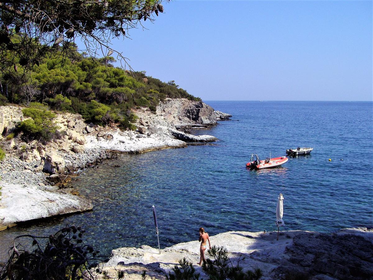 Kavos Bay Seafront Hotel Agia Marina  Bagian luar foto