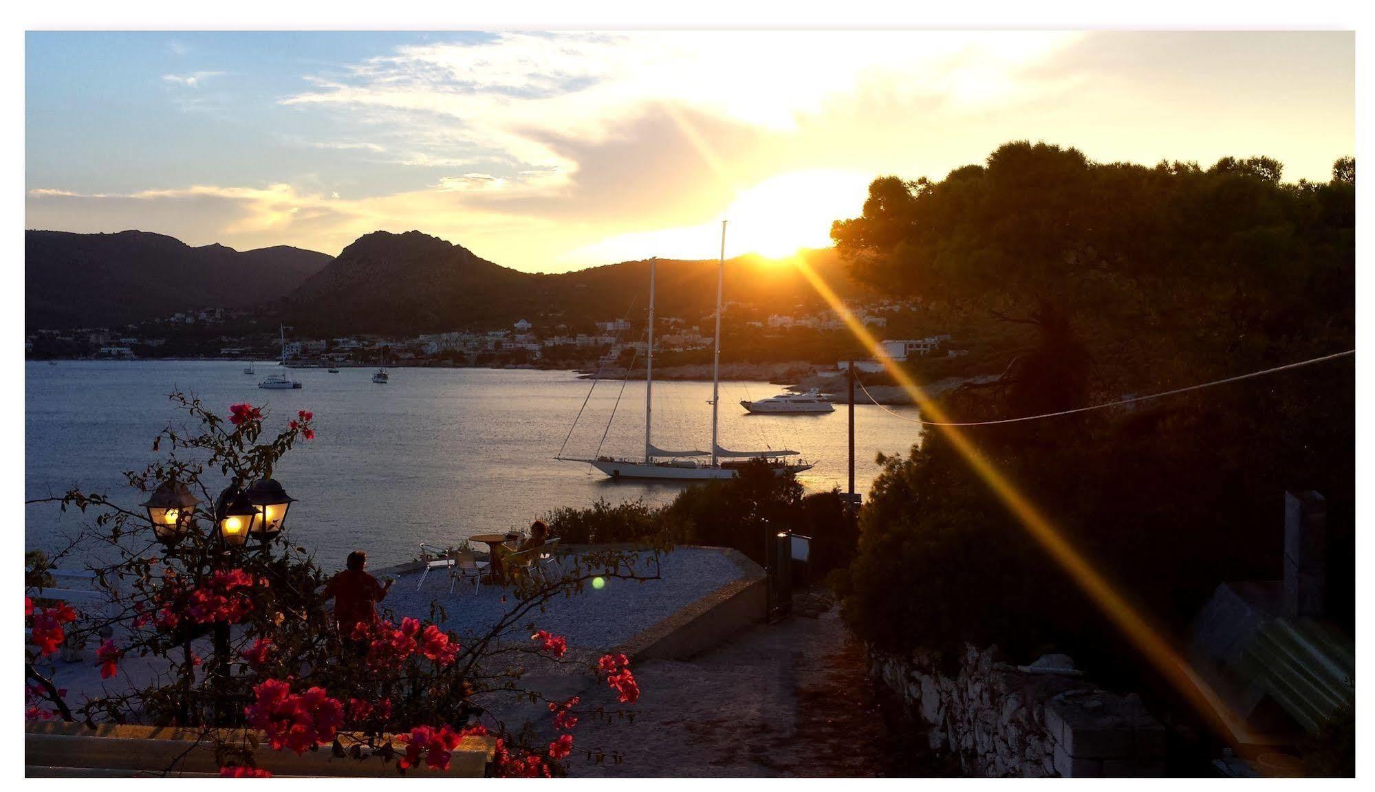Kavos Bay Seafront Hotel Agia Marina  Bagian luar foto